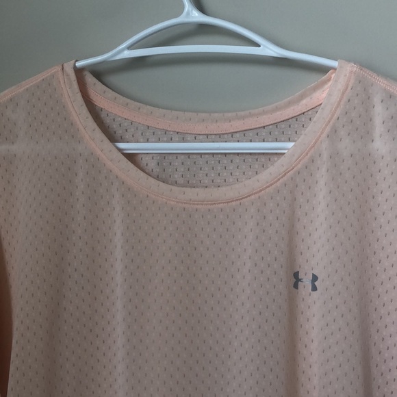 UnderArmour workout top - Picture 3 of 3